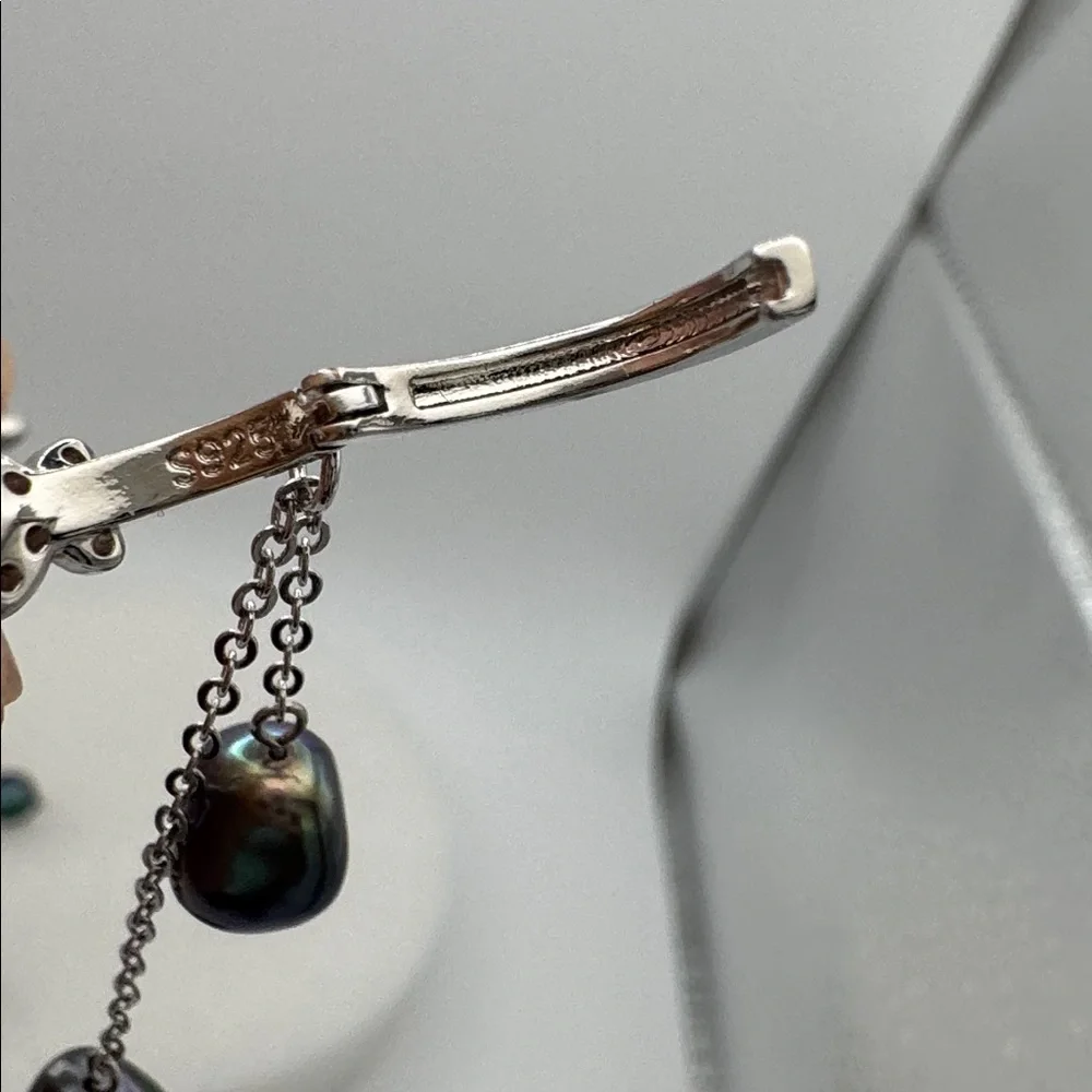 Reposhing Real Authentic fresh water pearls dangle with huggie